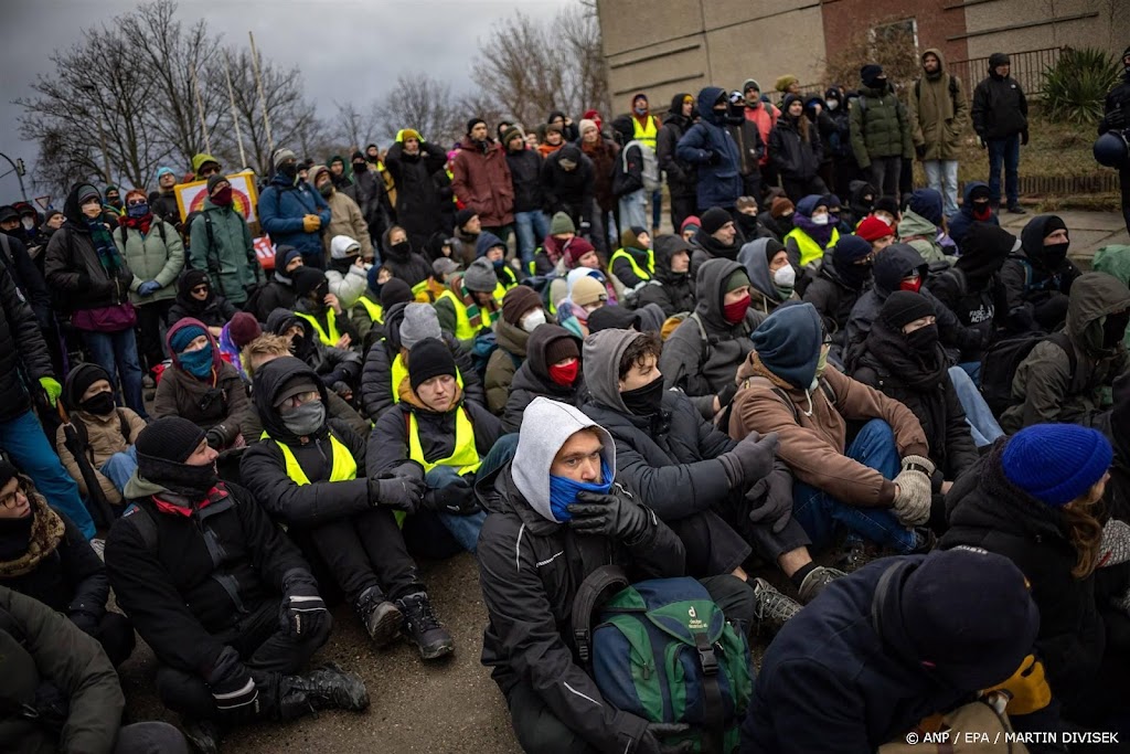 Start van AfD-congres uitgesteld door grootschalige protesten