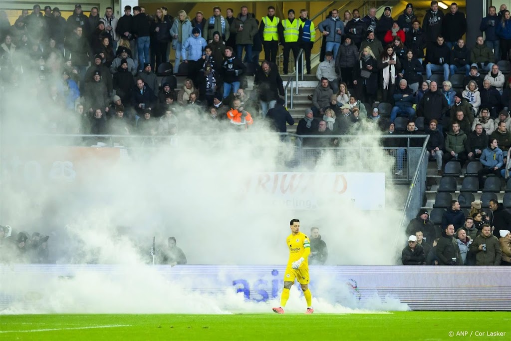 Heracles - Sparta stilgelegd na vuurwerk op het veld