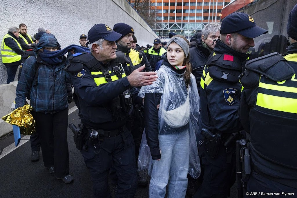 Ruim 700 aanhoudingen bij XR-demonstratie Den Haag