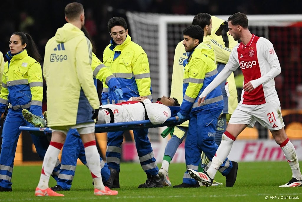 Blessure van Ajacied Wijndal lijkt mee te vallen
