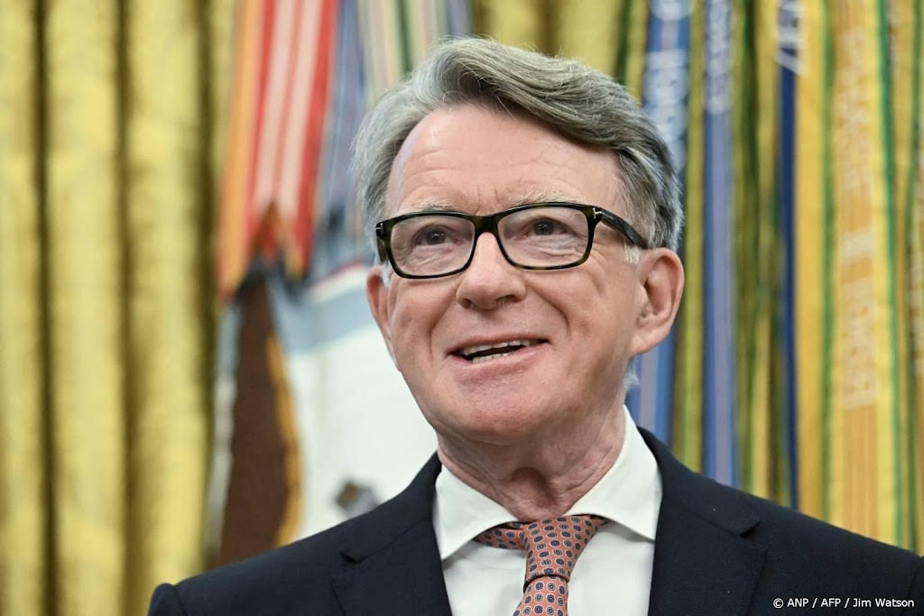 Oud-VS-ambassadeur VK biedt slachtoffers Epstein excuses aan