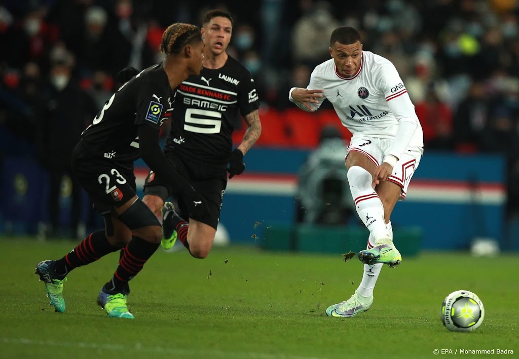 Mbappé helpt Paris Saint-Germain op valreep aan zege