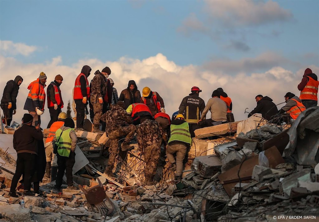 Meer dan 24.000 doden in Syrië en Turkije na aardbevingen