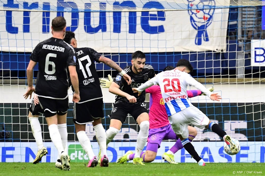 Ajax onderuit bij Heerenveen en verliest derde plek uit het oog