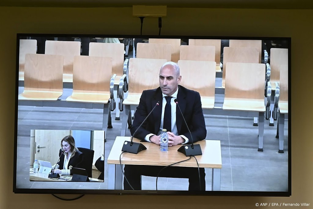 Rubiales houdt vol dat Hermoso instemde met kus op mond