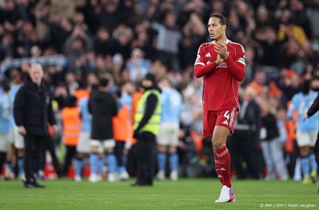 Van Dijk kopt Liverpool naar competitiezege bij Sunderland 