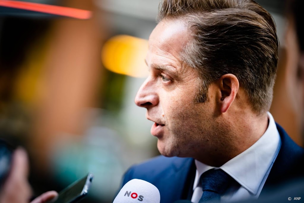 Minister wil zwijgcontracten in de zorg verbieden