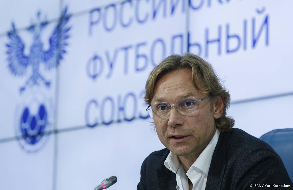 Karpin langer bondscoach van geschorste Russische voetbalploeg 