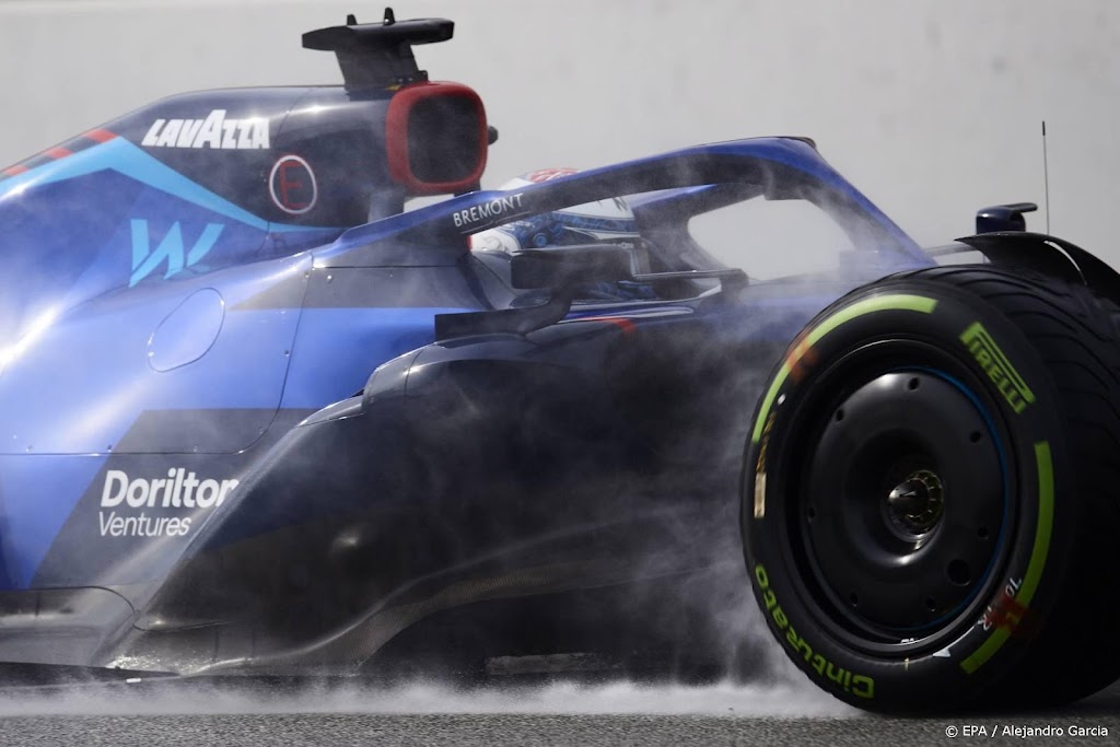 Brand kost Formule 1-team Williams testdag in Bahrein