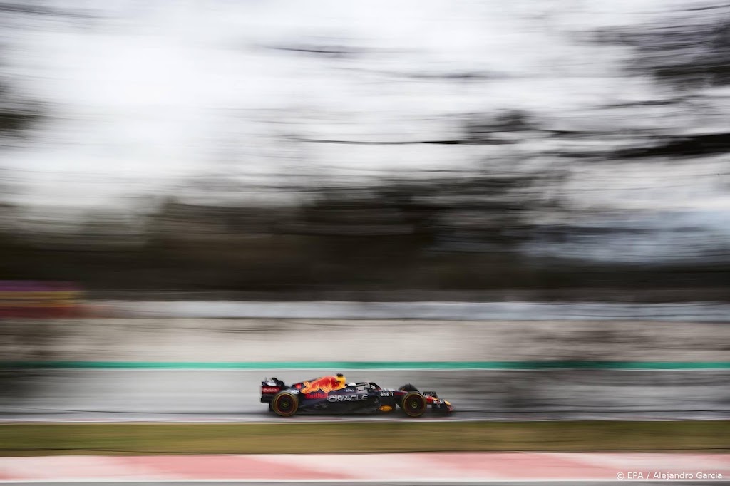 Verstappen rijdt op tweede testdag in Bahrein derde tijd