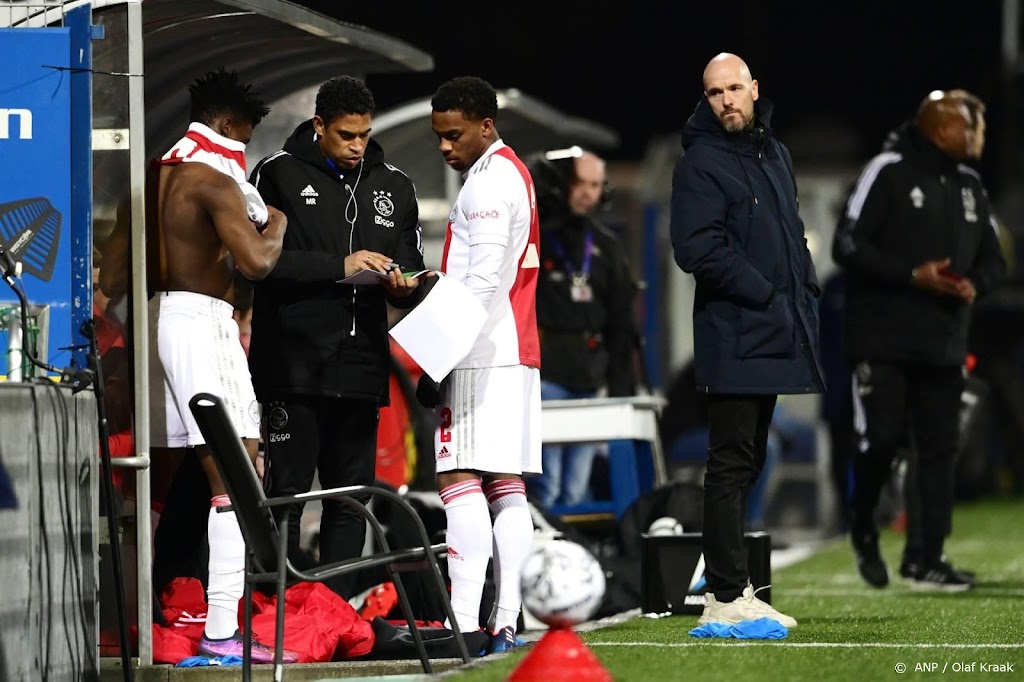 Trainer Ten Hag vergelijkt Ajax na benauwde zege met een ezel  