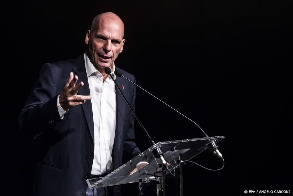 Griekse oud-minister Varoufakis aangevallen en naar ziekenhuis