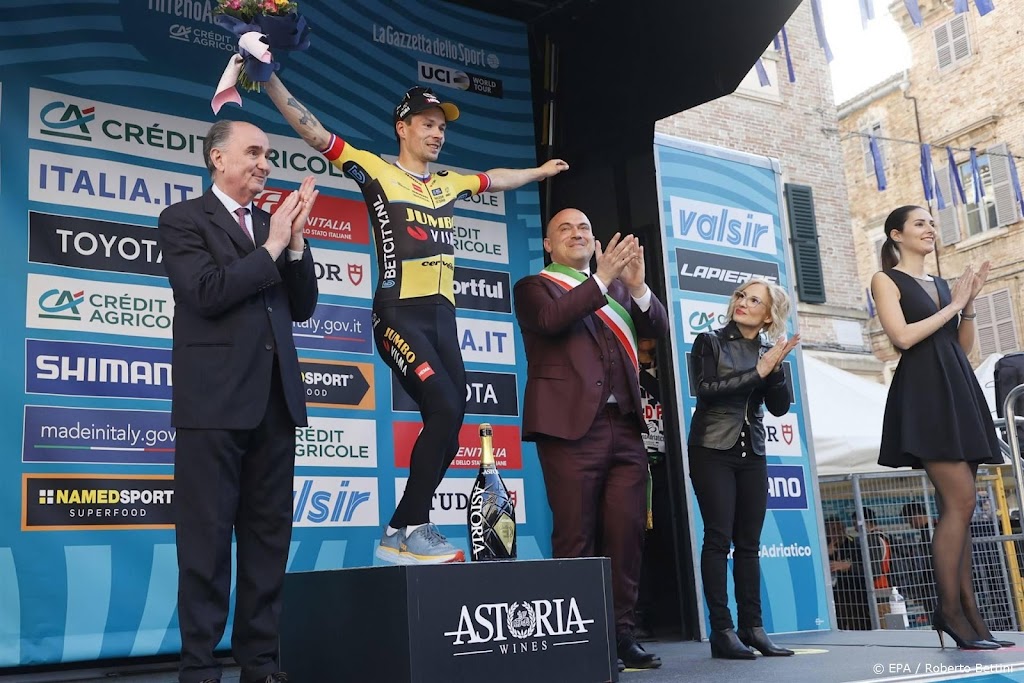 Roglic wint derde etappe op rij in Tirreno-Adriatico