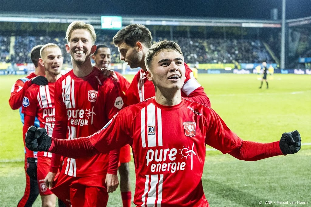 FC Twente wint bij Fortuna eindelijk weer uitwedstrijd