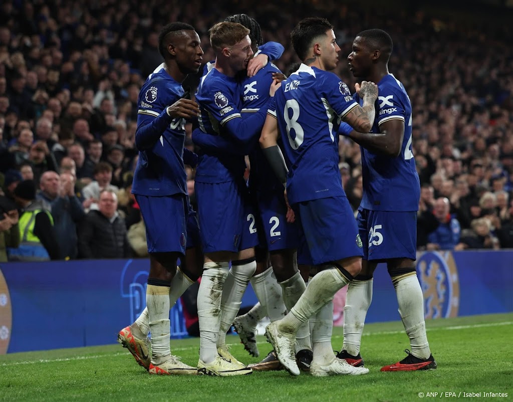 Chelsea neemt na rust afstand van Newcastle United  
