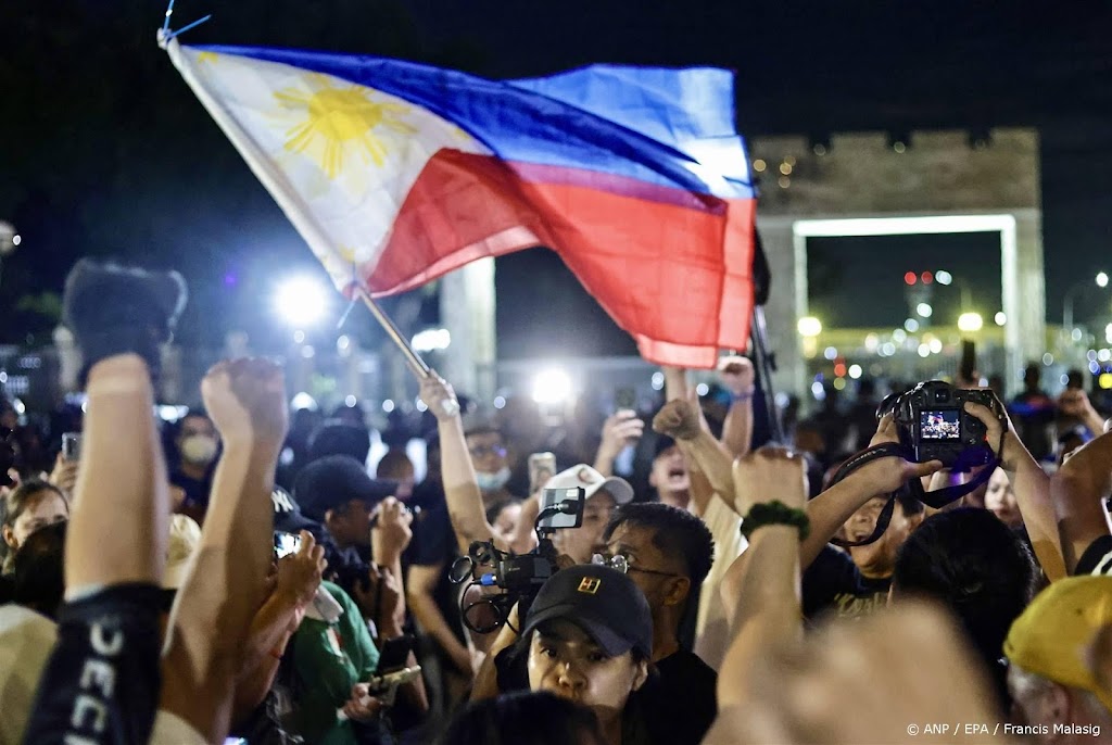 Media: Duterte op vliegtuig naar Den Haag gezet