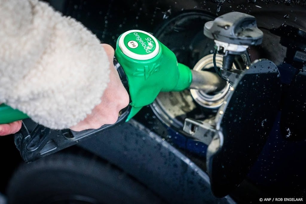 Prijzen aan de pomp voor het eerst in dagen licht gedaald