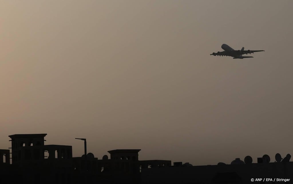 Drones neergekomen bij vliegveld Dubai, meerdere gewonden