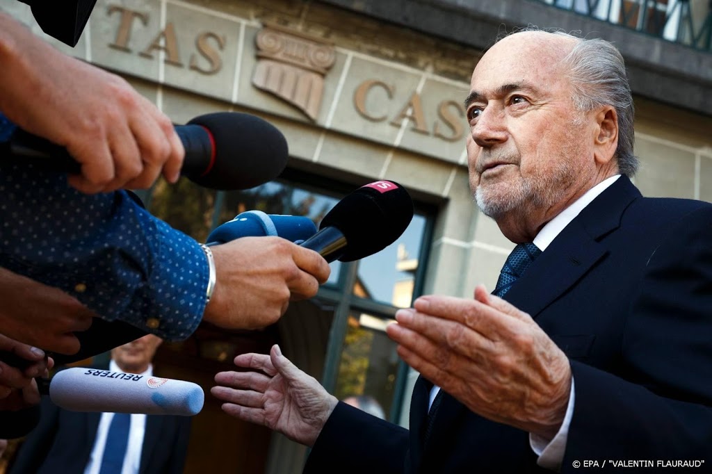 Zwitserse aanklager sluit een van twee zaken tegen Sepp Blatter