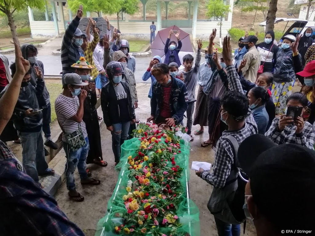 Dodental Myanmar stijgt tot boven de 700 na nieuw geweld