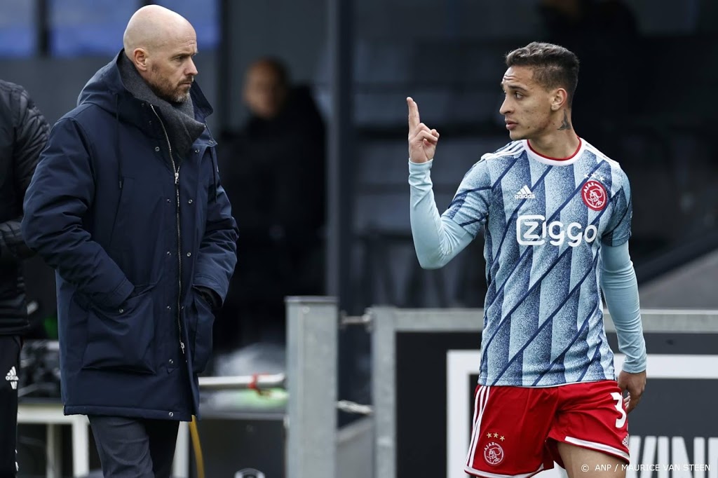 Trainer Ten Hag: Ajax had meer afstand moeten nemen 