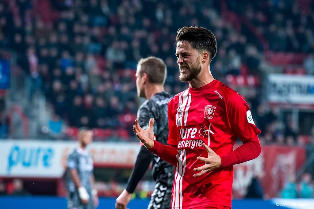Van Wolfswinkel en Ünüvar onzeker voor duel Twente met PEC Zwolle