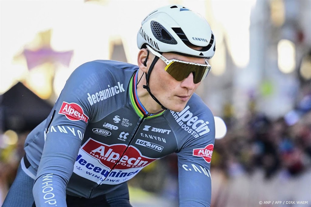 Van der Poel met Philipsen en Riesebeek in Parijs-Roubaix