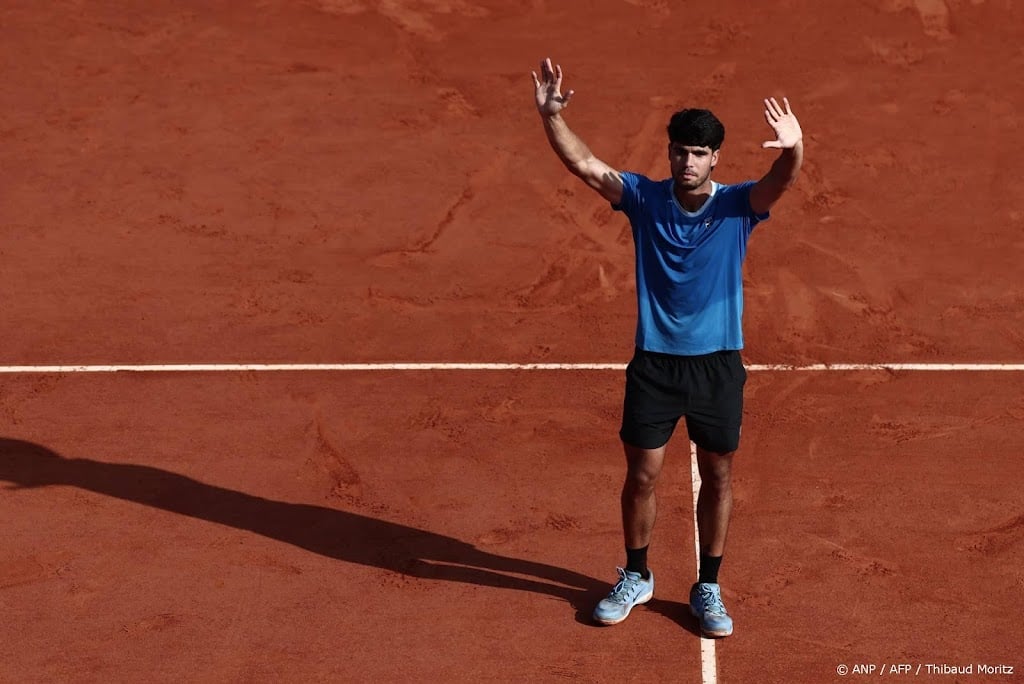 Alcaraz verslaat Vacherot en treft Sinner in finale Monaco