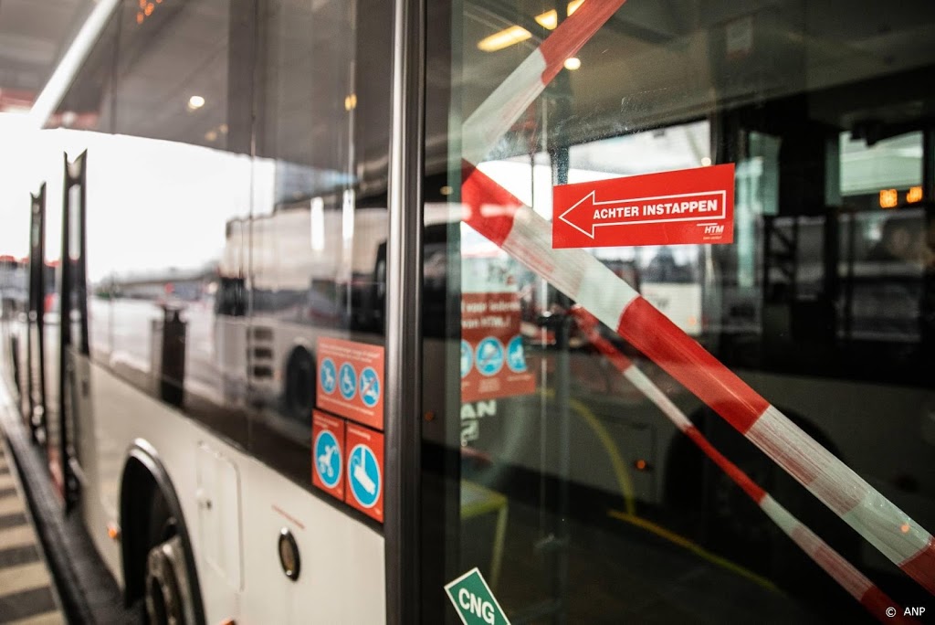 HTM test haltes met bestickering voor betere spreiding passagiers