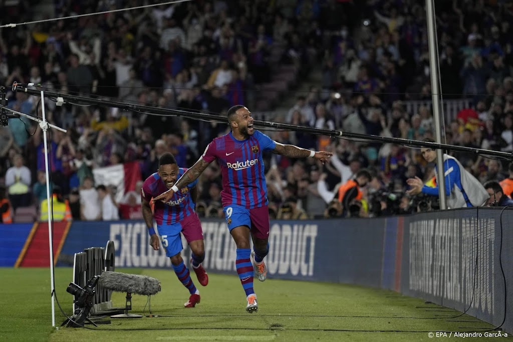 Depay leidt met doelpunt eenvoudige zege FC Barcelona in
