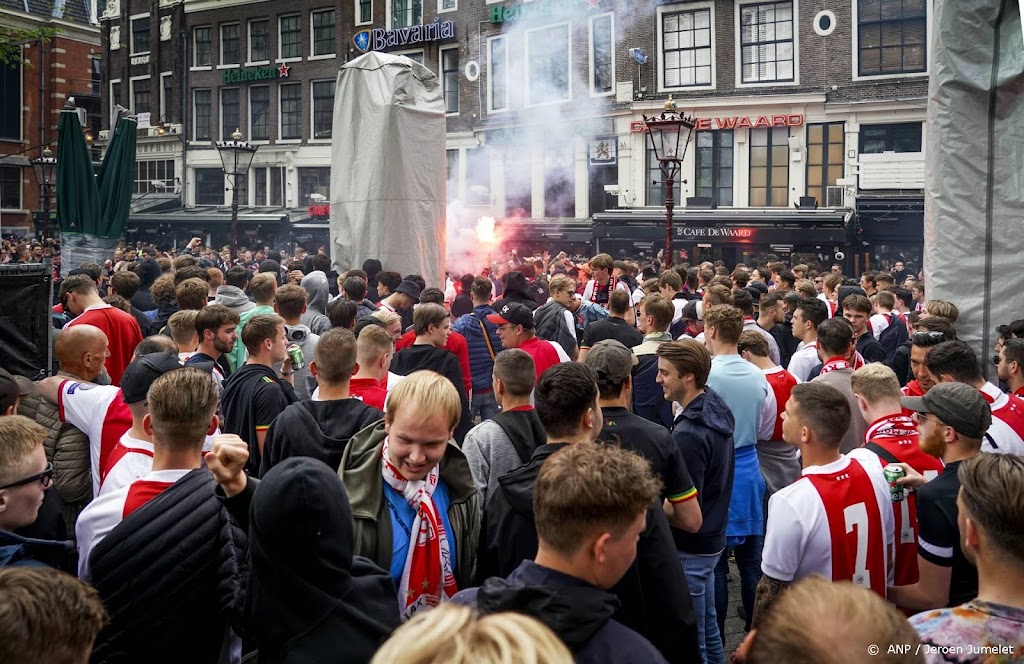 Feest supporters Ajax op Leidseplein afgelopen