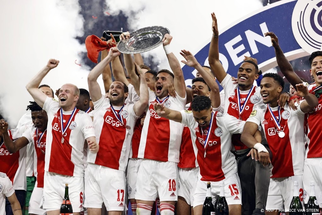 PSV feliciteert Ajax met een knipoog en kwinkslagen