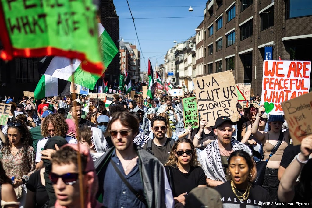 Duizenden lopen mee in pro-Palestijnse mars door Amsterdam 