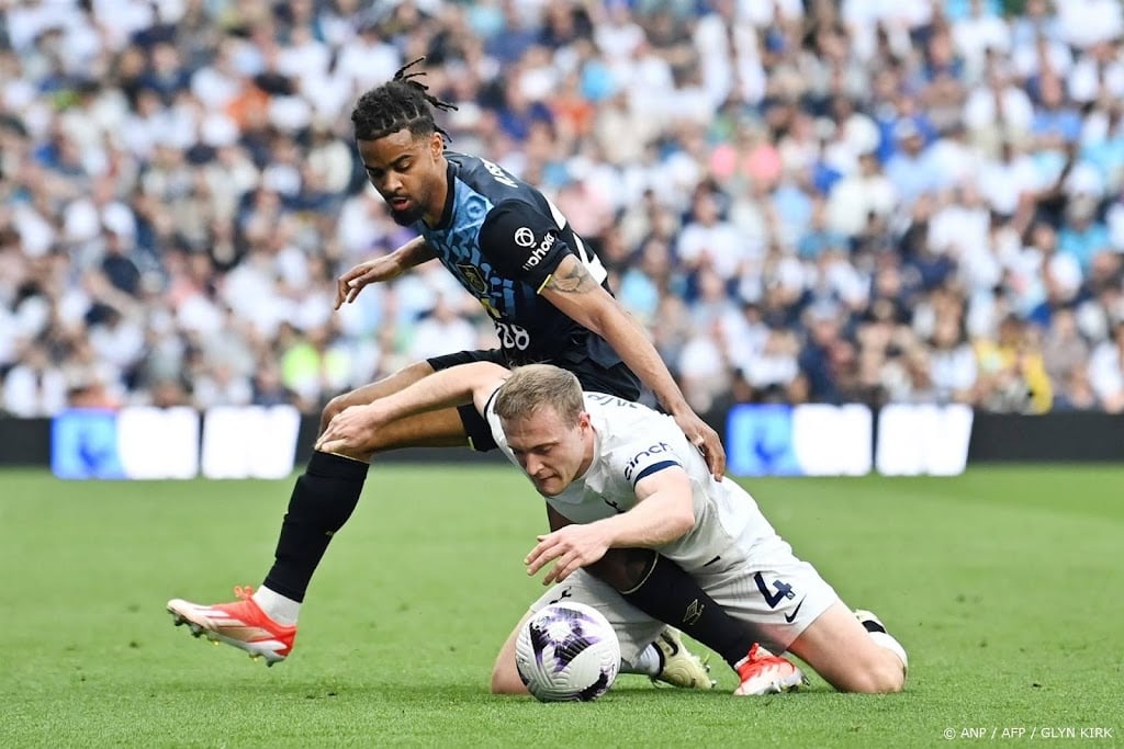 Burnley degradeert na treffer Tottenham-verdediger Van de Ven