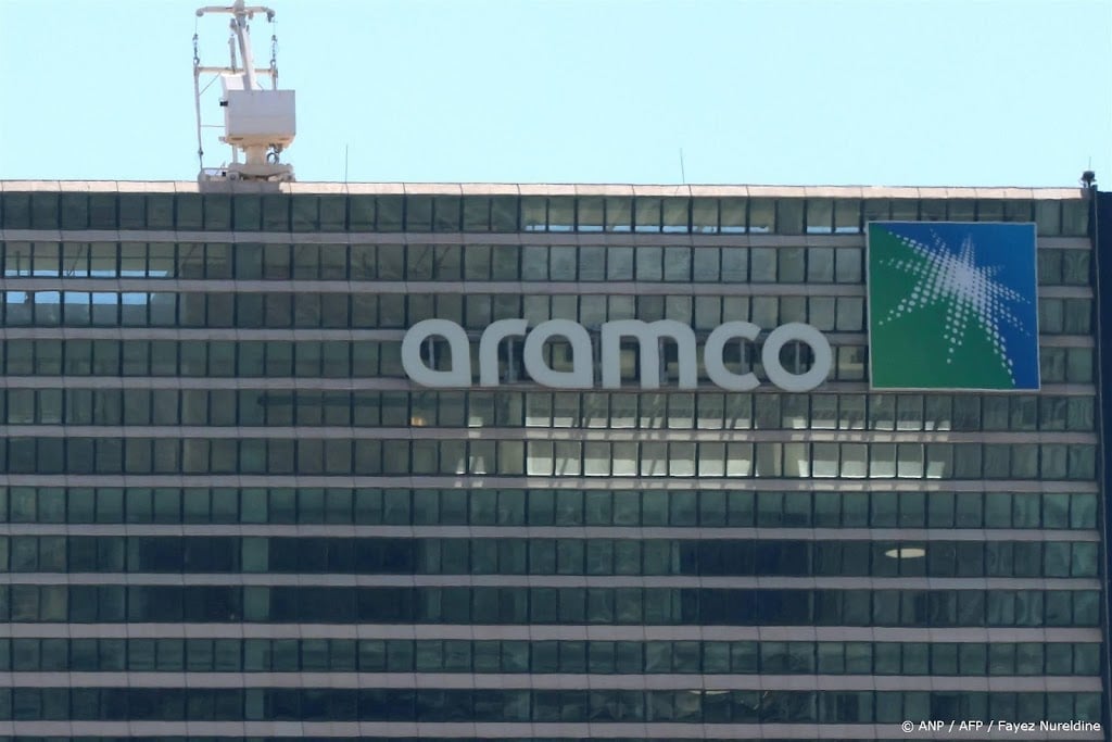 Saudi Aramco boekt lagere winst en keert minder dividend uit