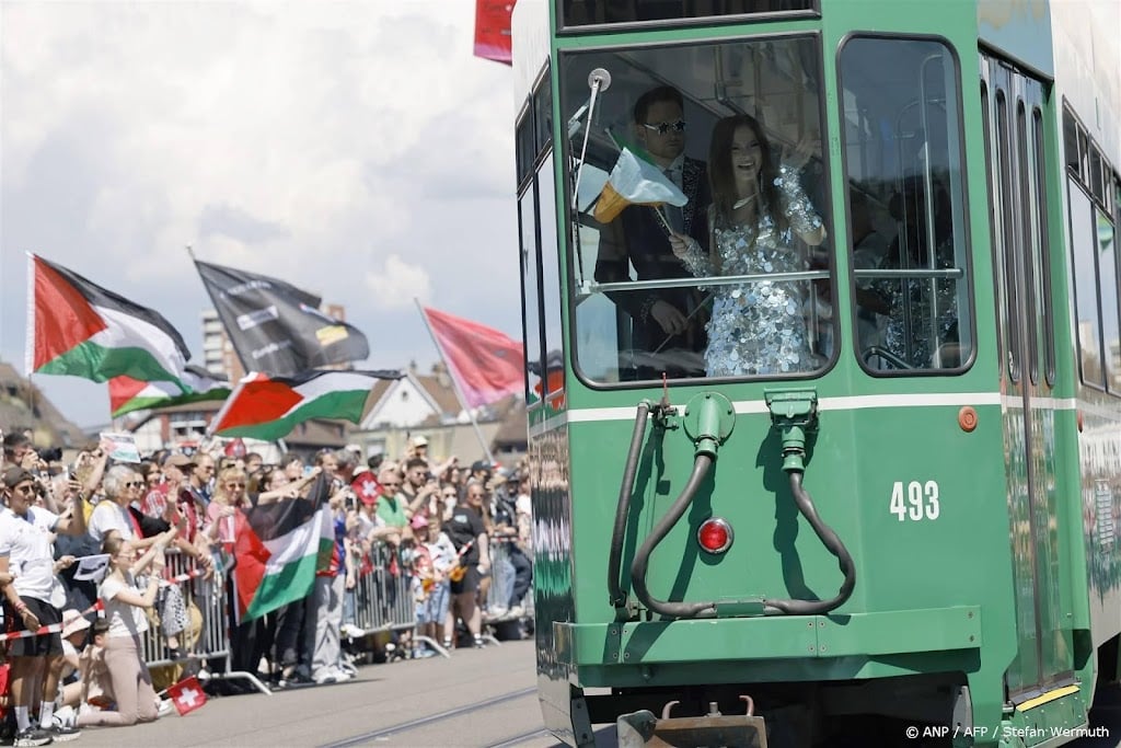 Basel opent Eurovisie Songfestival met parade door stad