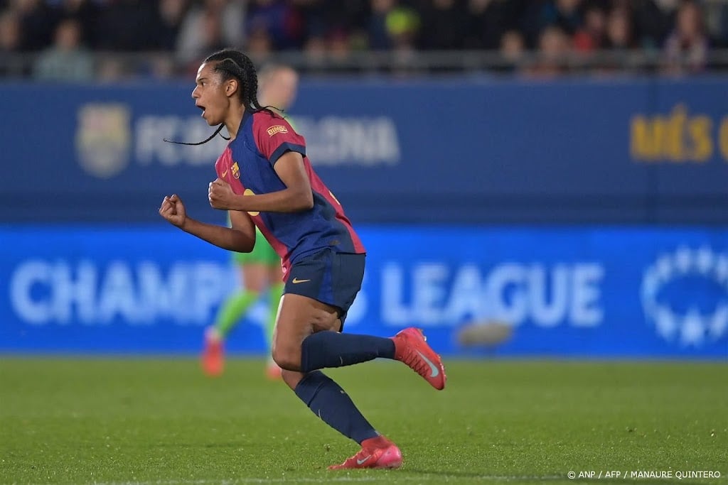 Voetbalster Brugts scoort bij 9-0-zege in kampioensduel Barcelona