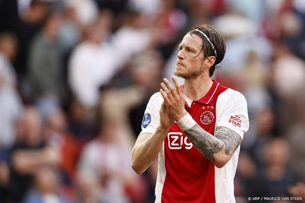 Ajax begint met Weghorst en Pasveer aan mogelijk kampioensduel  