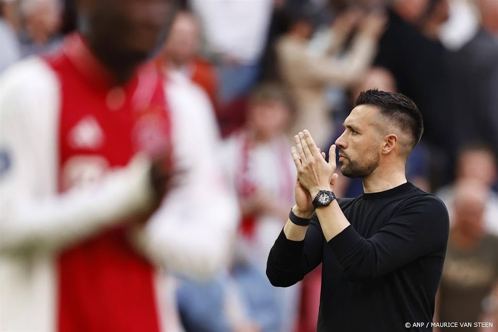 Ajax-trainer Farioli moest duizelige Sutalo wisselen