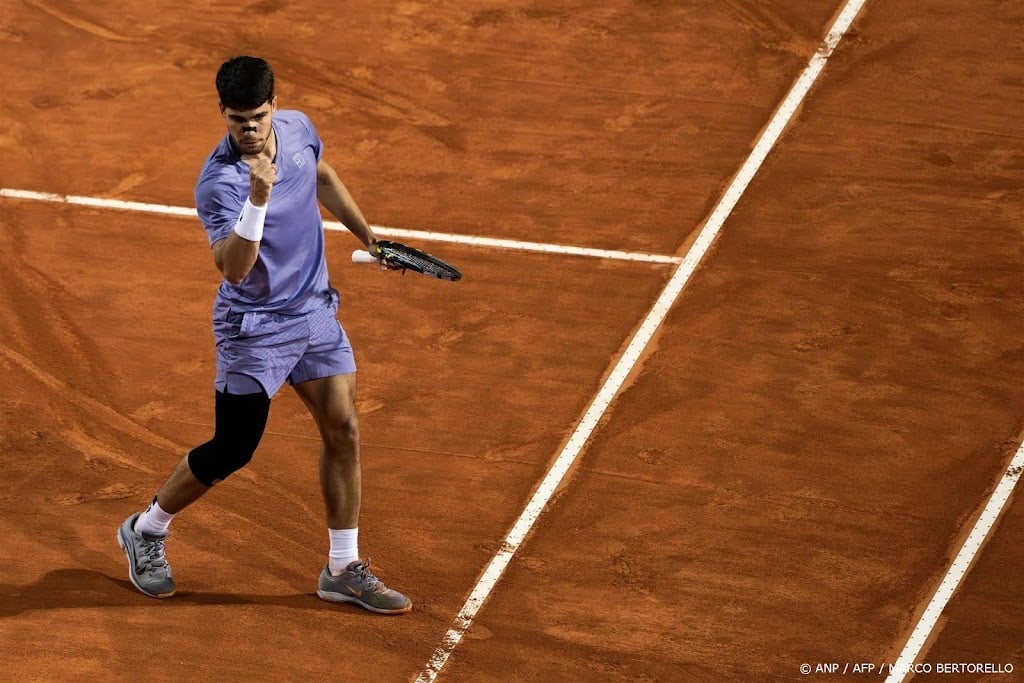 Alcaraz naar derde ronde van masterstoernooi Rome