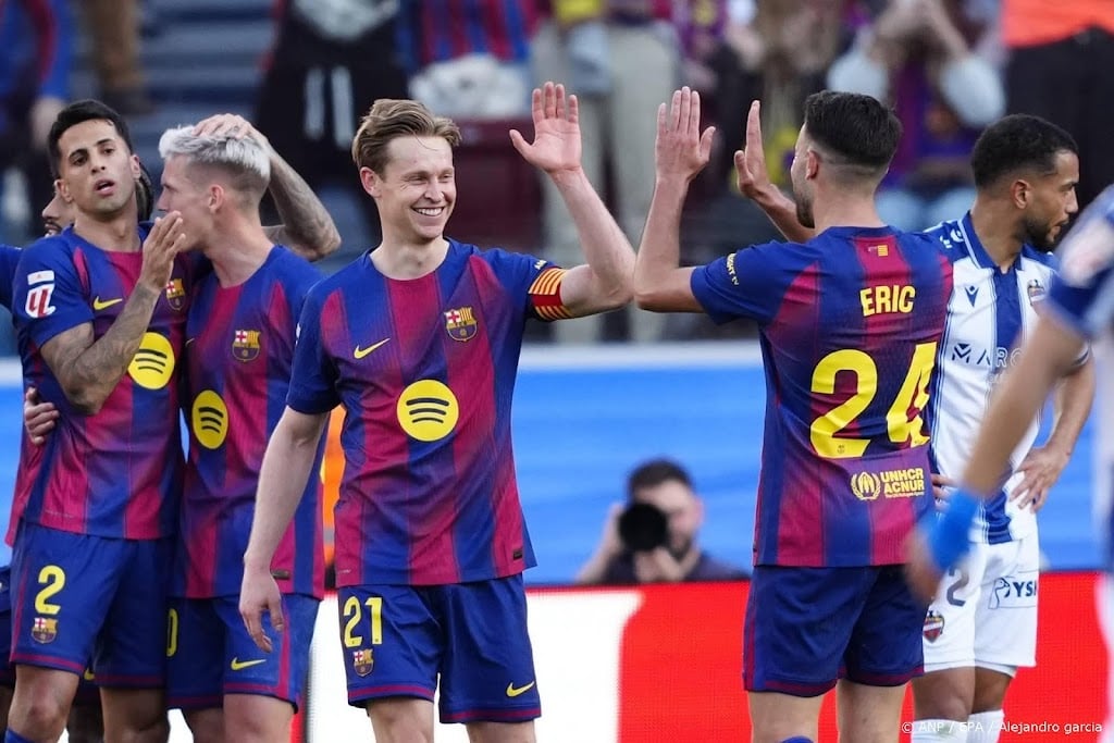 De Jong vindt titel met Barcelona specialer door zege op Real