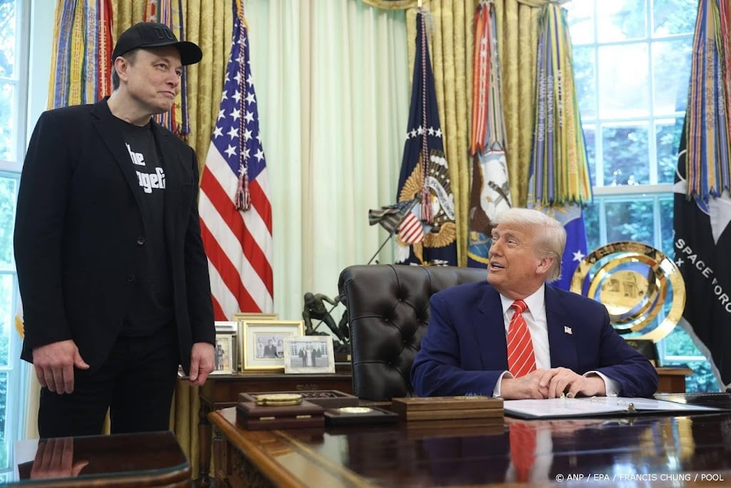 Trump vraagt topmannen Musk en Cook mee naar bezoek aan Xi