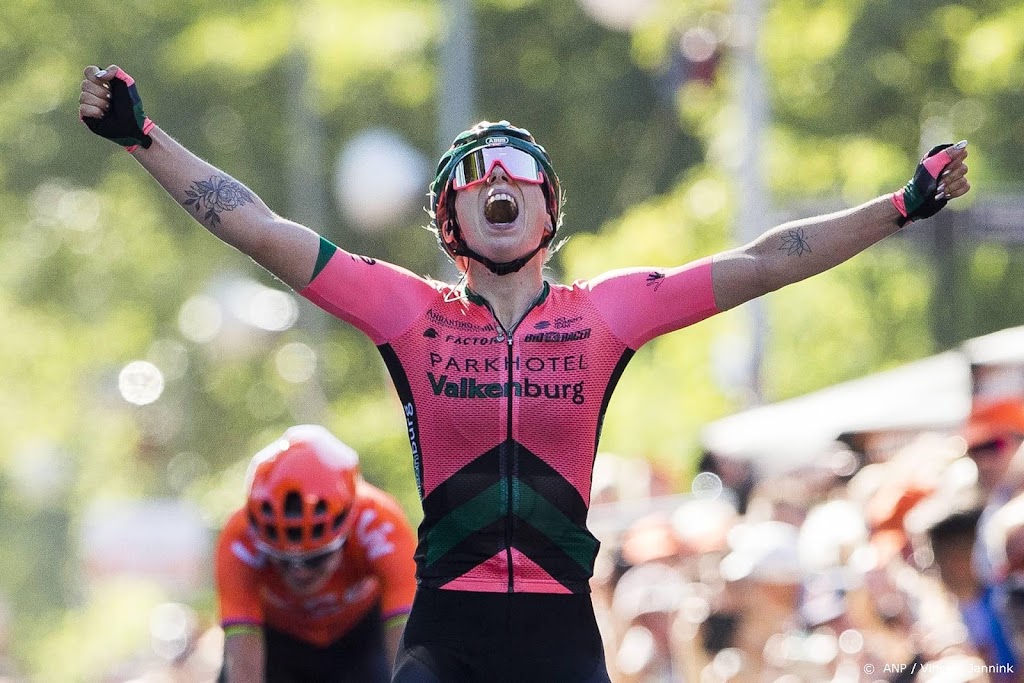 Wiebes wint slotrit Women's Tour, eindzege voor Longo Borghini