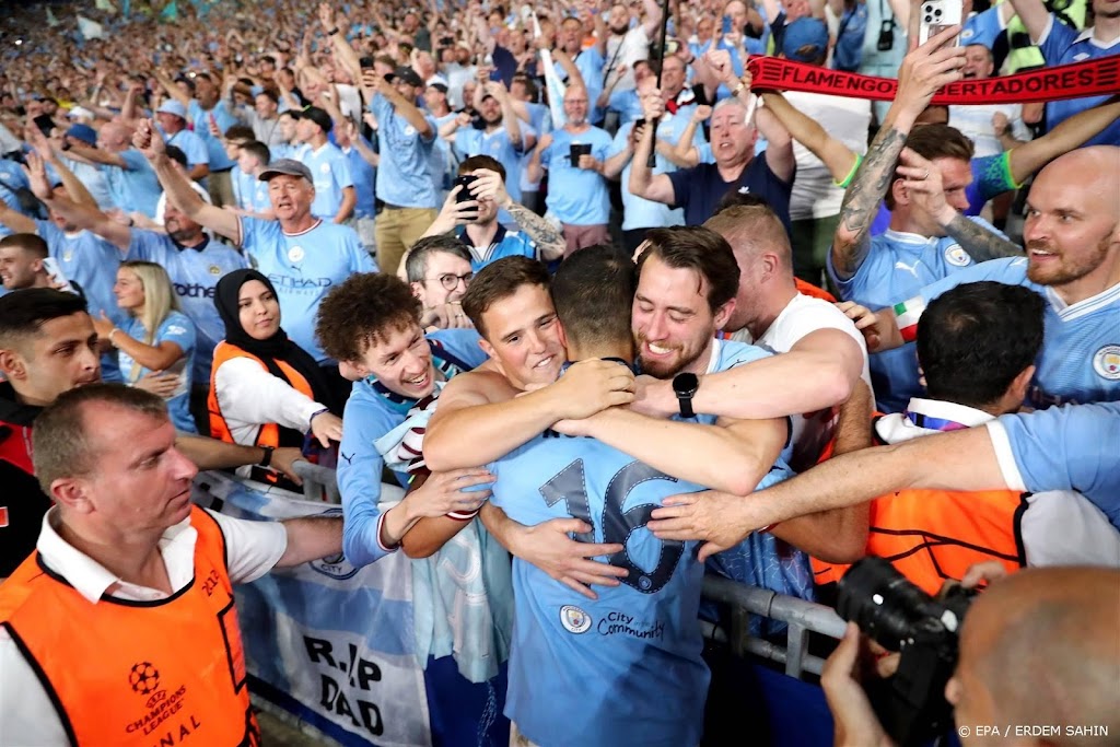 Manchester City maandag gehuldigd in Manchester met bustour