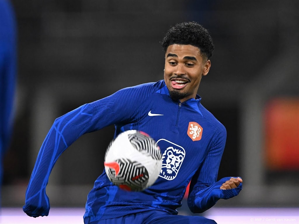 Oranje traint met opgeroepen Maatsen voor het eerst in Wolfsburg