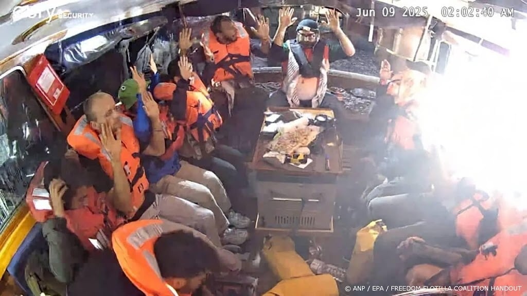 Twee activisten van schip Madleen in eenzame opsluiting, zegt ngo