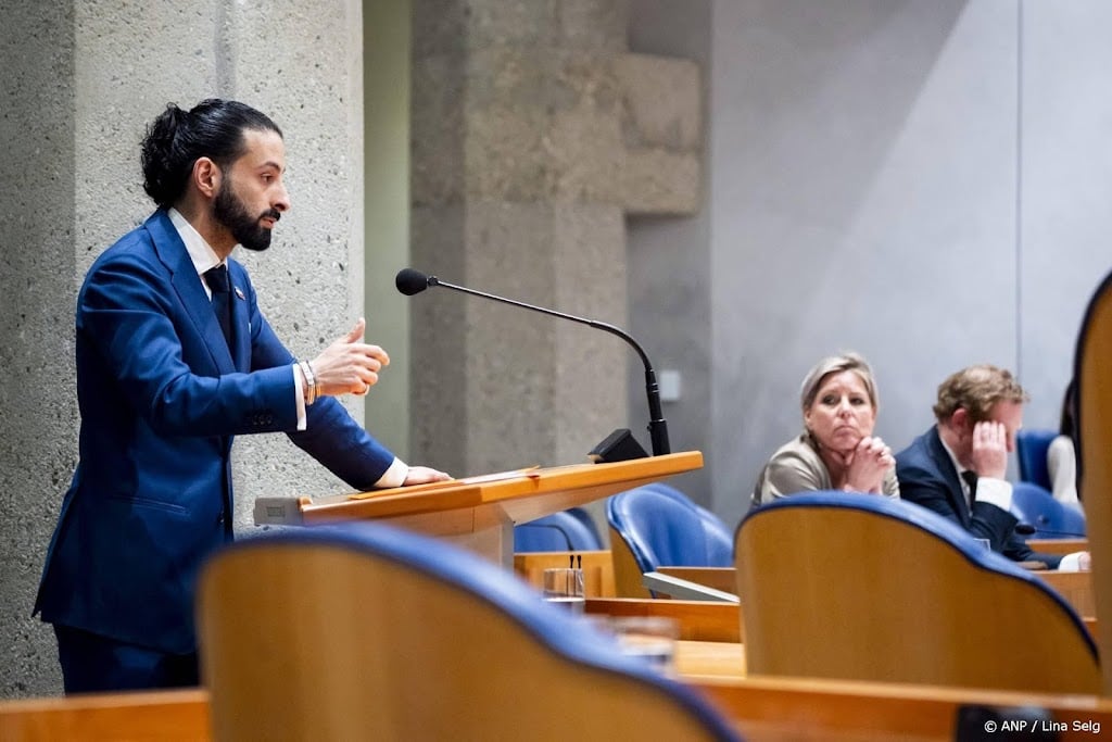 Rechtse partijen willen spoed met telefoons asielzoekers uitlezen