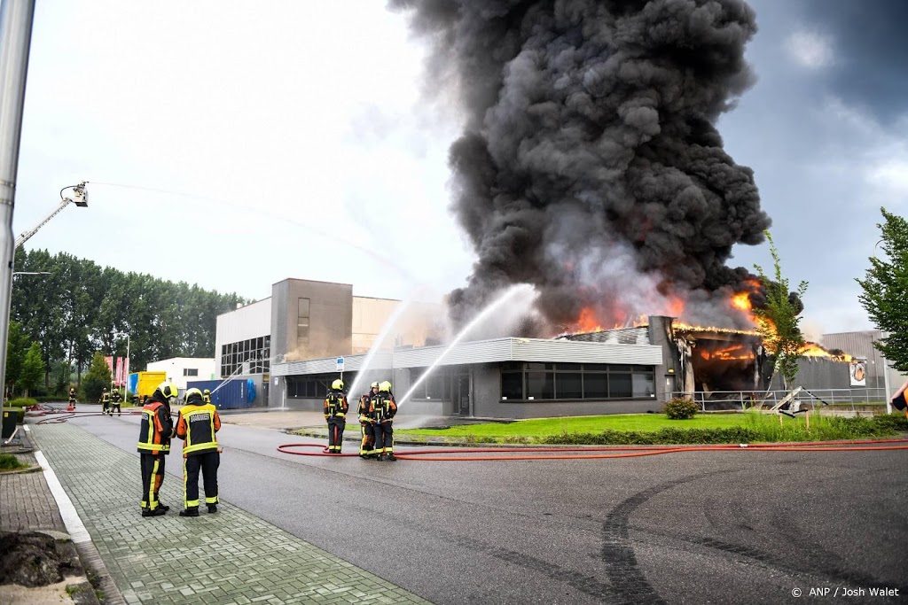 Brand bij vleesverwerker Bodegraven laait weer op