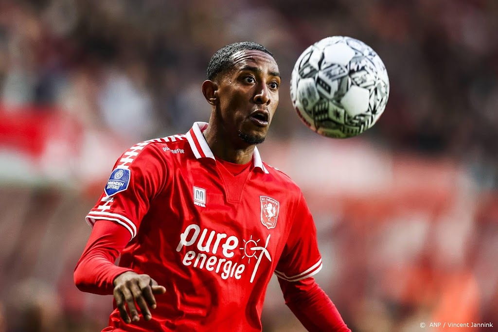 Verdediger Brenet twee jaar langer bij FC Twente