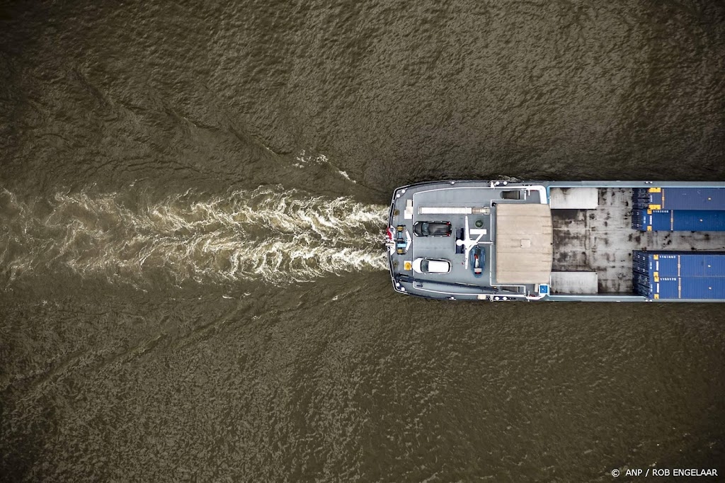 Binnenvaart houdt dalende waterstand Rijn goed in de gaten